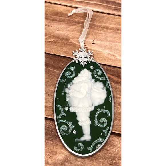 2010 HALLMARK KEEPSAKE ORNAMENT QXG3533 BELIEVE IN SANTA BY JULIE FORSYTH - Picture 1 of 10